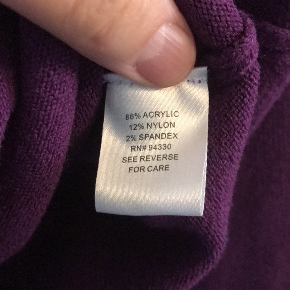 Take out woman’s medium long sleeve purple sweater - Picture 5 of 5